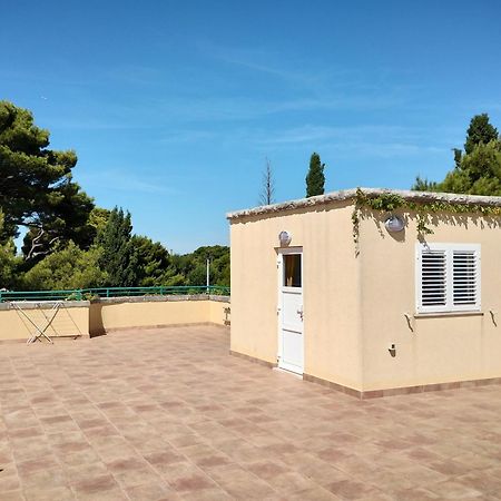 Old Captain'S Apartments - In A Pine Wood By The Sea And Tennis Courts Split Kültér fotó
