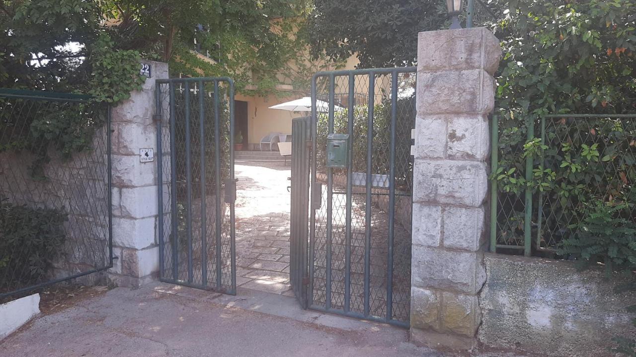 Old Captain'S Apartments - In A Pine Wood By The Sea And Tennis Courts Split Kültér fotó
