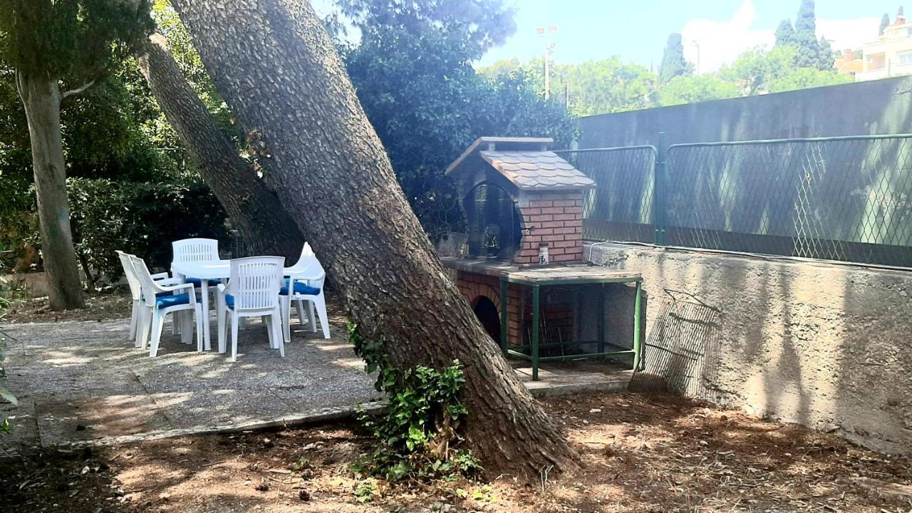 Old Captain'S Apartments - In A Pine Wood By The Sea And Tennis Courts Split Kültér fotó