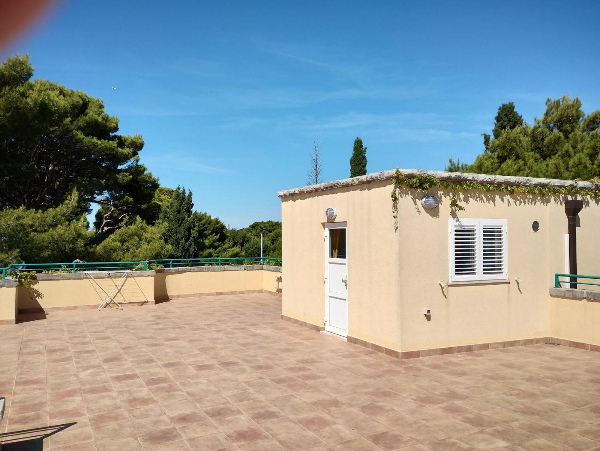 Old Captain'S Apartments - In A Pine Wood By The Sea And Tennis Courts Split Kültér fotó