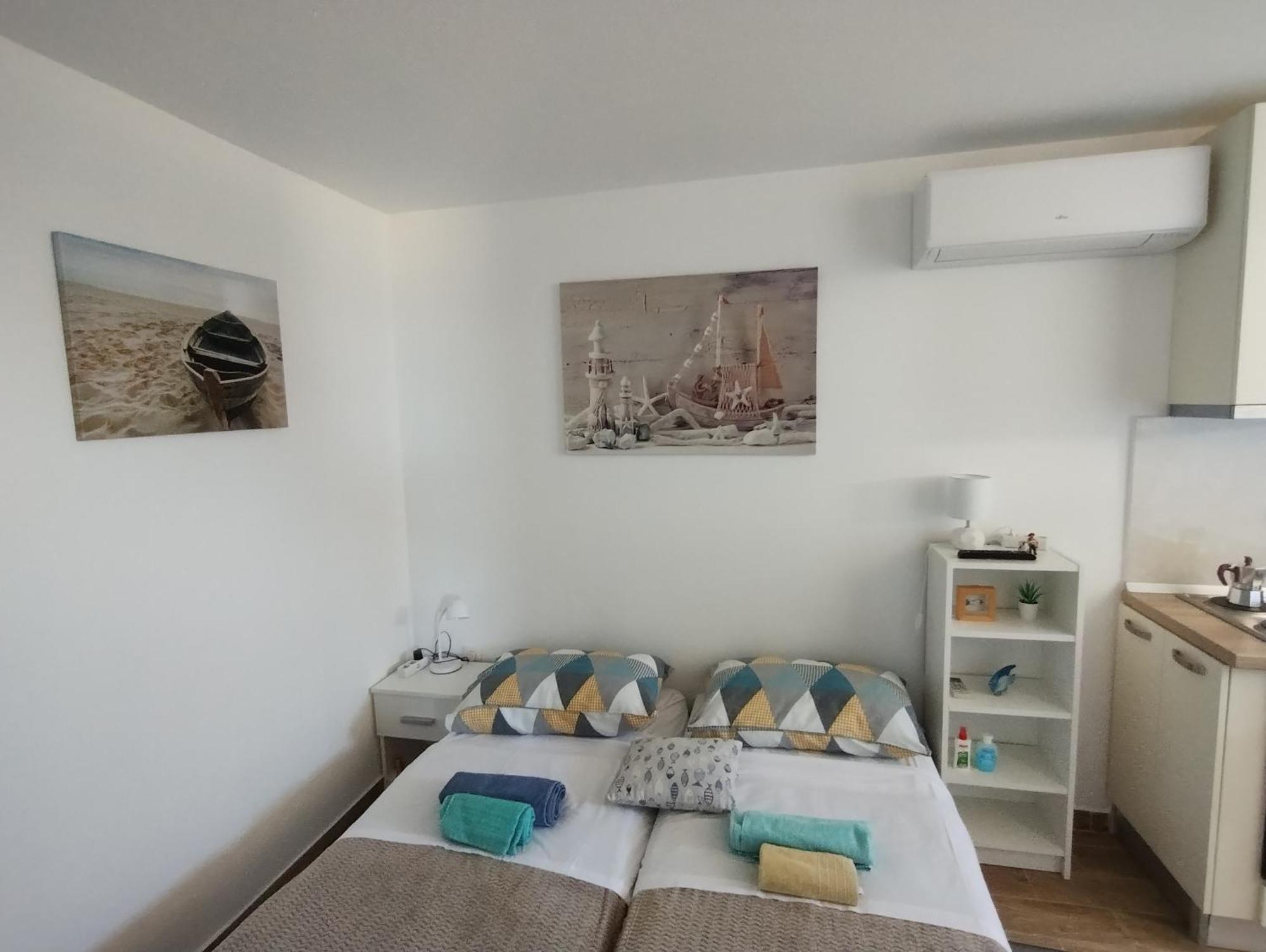 Old Captain'S Apartments - In A Pine Wood By The Sea And Tennis Courts Split Szoba fotó